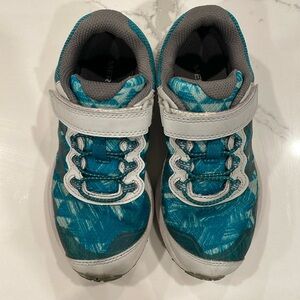 Merrell Kid’s Hiking Shoes.  Nova 2 Harbor size 1M US.